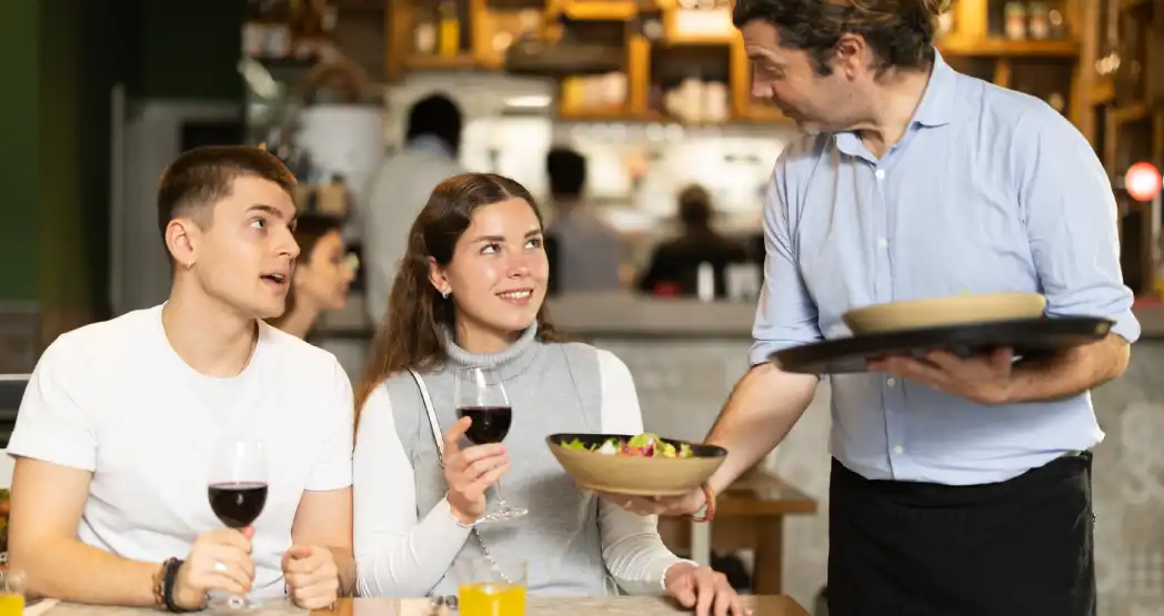 Как стать официантом?