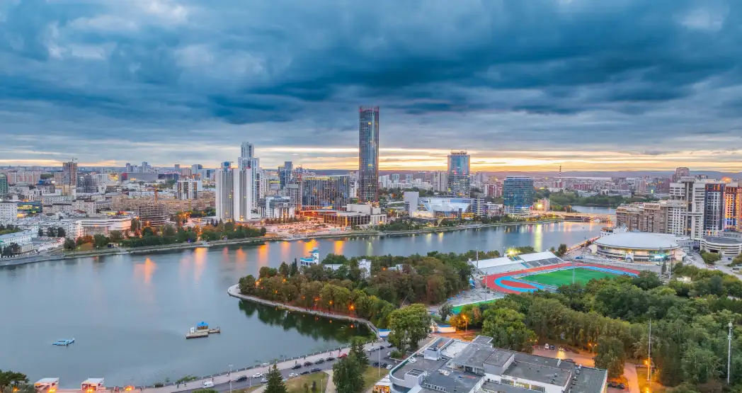 Рейтинг вузов Екатеринбурга 2025: ранжирование по проходным баллам и качеству образования